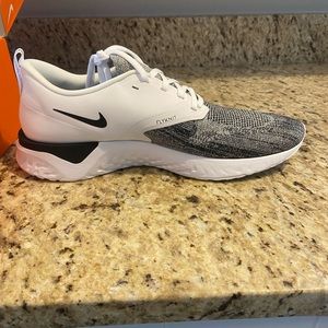 - Men’s Nike Gym Shoes
